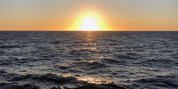 Solnedgang på havet