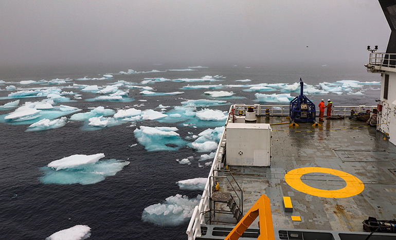 Fra toktet med FF «Geograph» ved iskanten nord i Norskehavet høsten 2019. Foto: Fabio Santi/DOF Subsea Norway