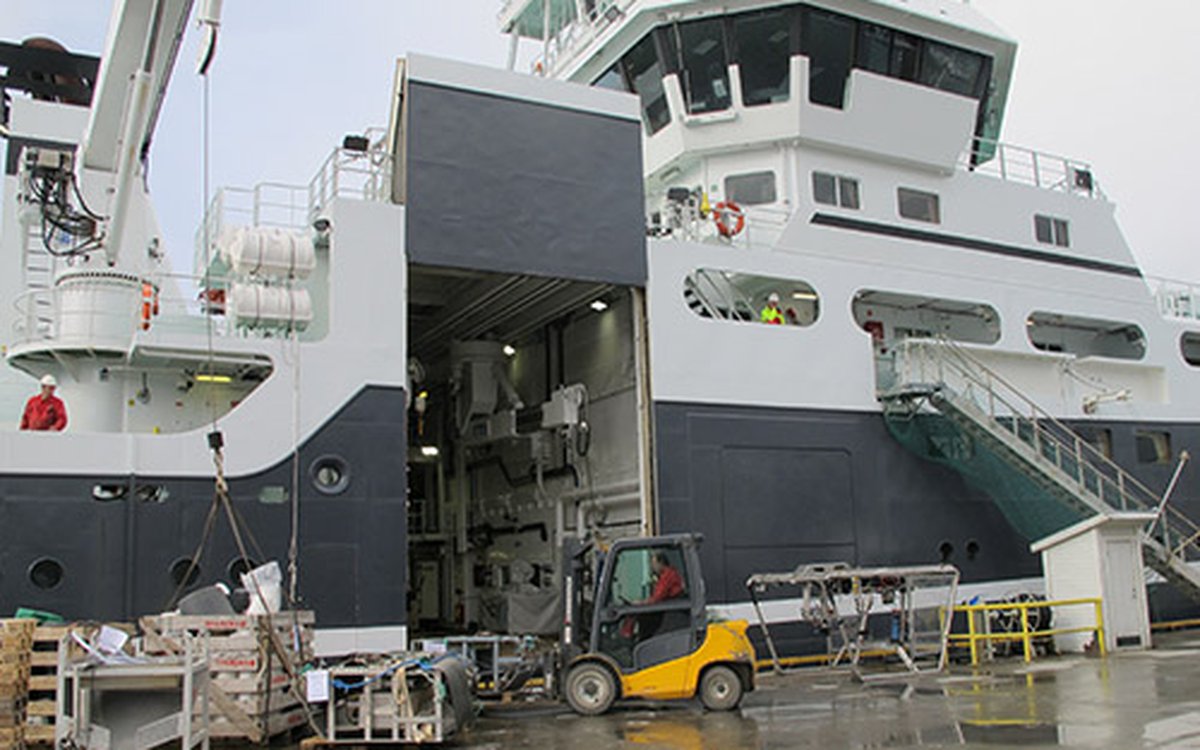 M tokt nett Lasting til hangar om bord