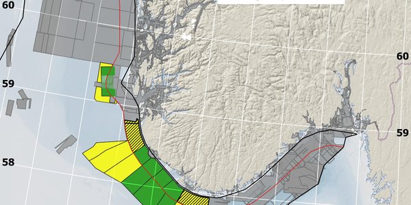 Kartutsnitt med delar av Noreg drapert av ein grå terrengmodell. Boksar i forskjellige fargar markerer område i Norskehavet kor Mareano-programmet planlegg eller har djupnekartlagt.