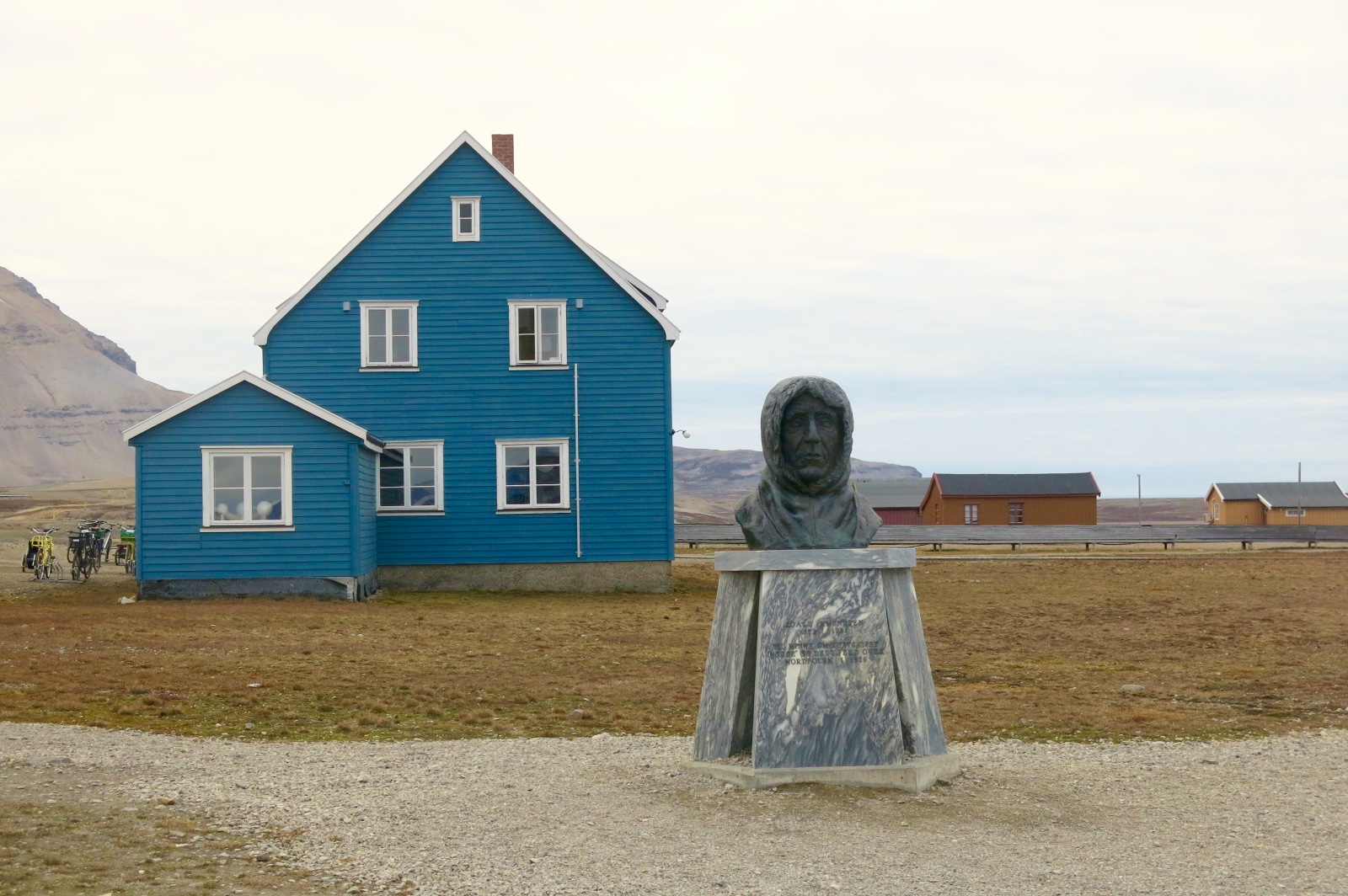 Statue av Roald Amundsen