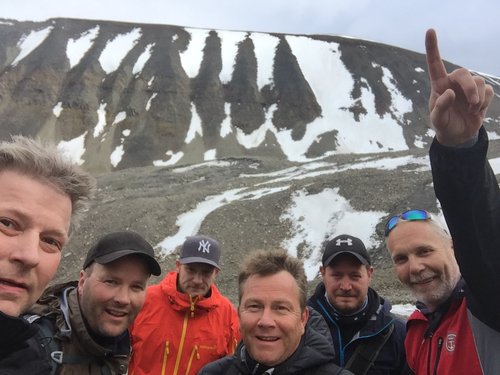 selfie av mannskap på fjelltur